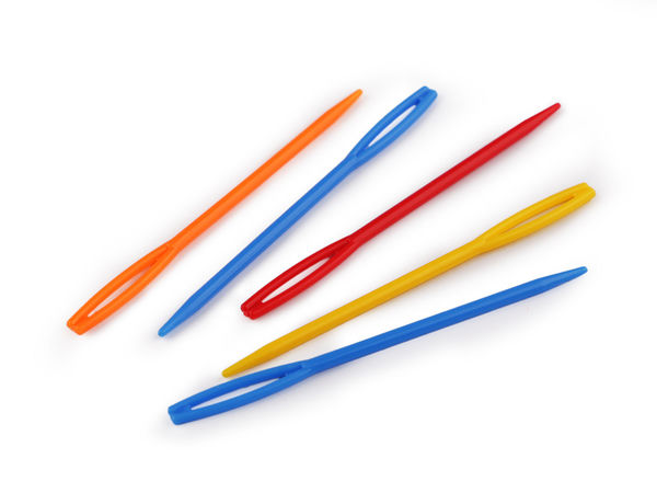 Blunt Plastic Embroidery Needles (70mm) with Large Eye for Kids' Crafts, Yarn Threading, and Ribbon Embroidery – Assorted Colors
