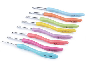 Premium Ergonomic Crochet Hook Set (8-Piece) – Comfortable Soft Grip Hooks for Knitting and Crochet, Sizes 2.5mm to 6.0mm