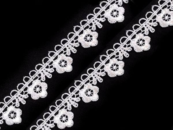 White Daisy Motif Guipure Lace Trim - 21mm Elegant Floral Embroidery Ribbon for Apparel, Home Decor, and Crafts (13.5m)