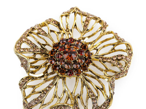 Elegant Crystal Rhinestone Flower Brooch Pin - Sparkling Floral Corsage for Clothing, Hats, and Scarves
