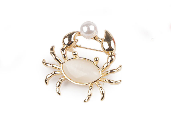 Premium Enamel Animal Motif Brooches - Elegant Wildlife Lapel Pins for Jackets, Coats, and Bags