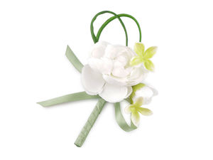 Handcrafted White Blossom Brooch - Elegant Floral Fashion Accessory