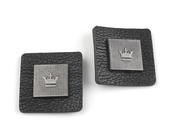 Premium Eco-Leather Crown Decorative Clothing Label (30x30mm) - Pin-Back Badge Emblem for Apparel, Bags, and Crafts