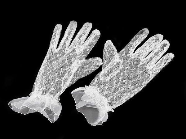 Elegant Ruffled Lace Short Evening Gloves - Premium Elastic Wrist Floral Handwear for Prom, Weddings, and Cocktail Parties