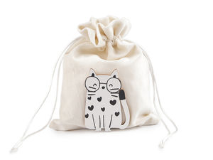 Elegant Velvet Gift Bag with Wooden Cat Accent - Creamy Light Drawstring Pouch (14.5x19.5 cm)