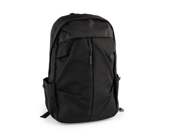 Premium Travel Backpack with Integrated USB Charging Port - Black Multi-Functional Laptop Daypack (32x45 cm)