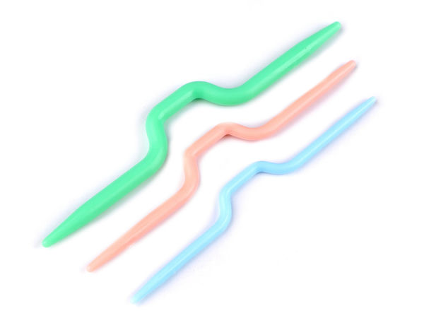 Curved Cable Stitch Holders and Knitting Needles Set (3-Piece) - Lightweight Plastic Holders for Cable Knitting and Crochet