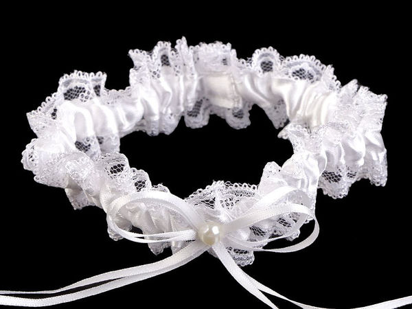 Elegant Floral Lace Bridal Garter - Comfortable Elastic Wedding Garter with Pearl & Rose Embellishments