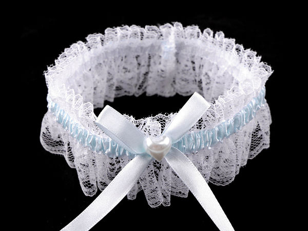 Elegant Lace Bridal Garter with Heart Detail - Comfortable Wedding Accessory in Gift Box