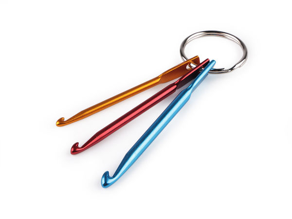Premium Mini Crochet Hook Keychain Set - Portable Emergency Knitwear & Yarn Repair Tool Pendant