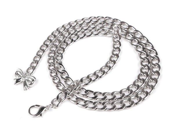 Elegant Women's Metal Chain Link Belt with Charm Pendant - Adjustable Waist Belt for Dresses, Tunics, and Layering