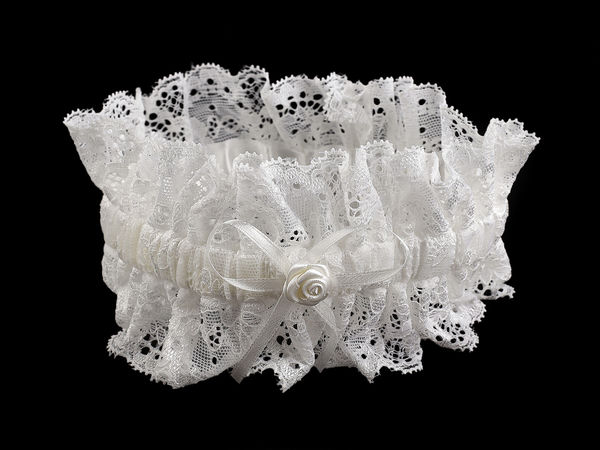 Elegant Off-White Lace Bridal Garter with Satin Rose and Bow Accent