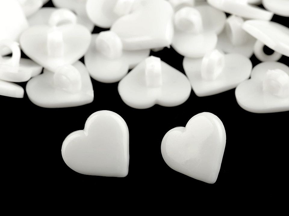 Button Heart size 24, white milk, 10 pc.